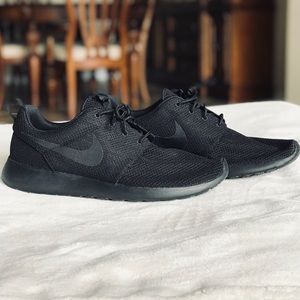 Nike Roshe “Triple Black”